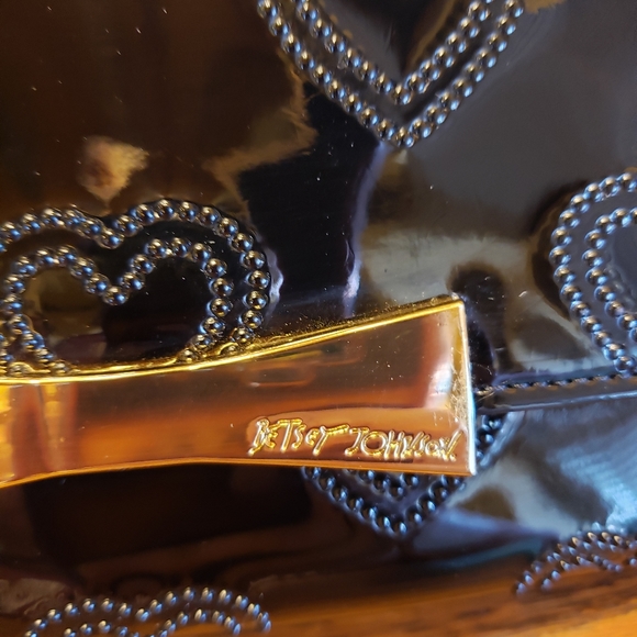 Betsey Johnson Heart Black Crossbody - Picture 8 of 12